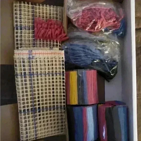 WonderArt Latch Hook Kit - Picture 3 of 3